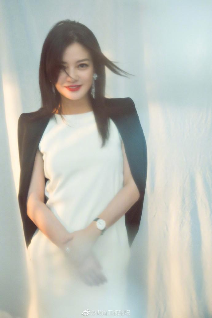 Dù hơi béo nhưng Triệu Vy vẫn được khen đẹp xuất thần, khó ai bì kịp