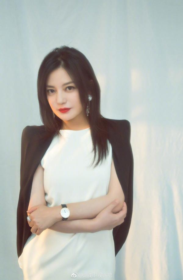 Dù hơi béo nhưng Triệu Vy vẫn được khen đẹp xuất thần, khó ai bì kịp