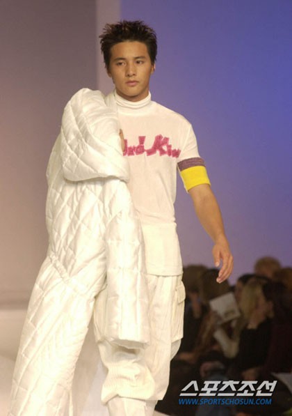 Won Bin: Chàng trai tỉnh lẻ với tuổi thơ cơ cực trở thành thánh sống được bao người săn đón bỗng dưng ở ẩn gần cả thập kỉ