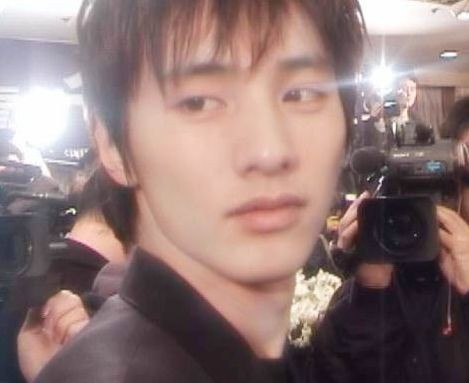 Won Bin: Chàng trai tỉnh lẻ với tuổi thơ cơ cực trở thành thánh sống được bao người săn đón bỗng dưng ở ẩn gần cả thập kỉ