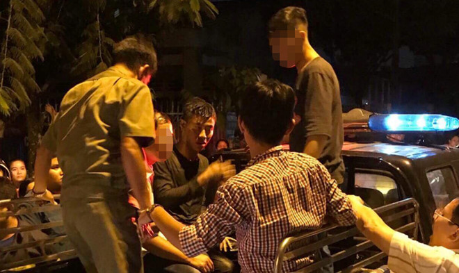 Thanh niên chui lỗ cống trốn công an nhiều giờ ở Sài Gòn