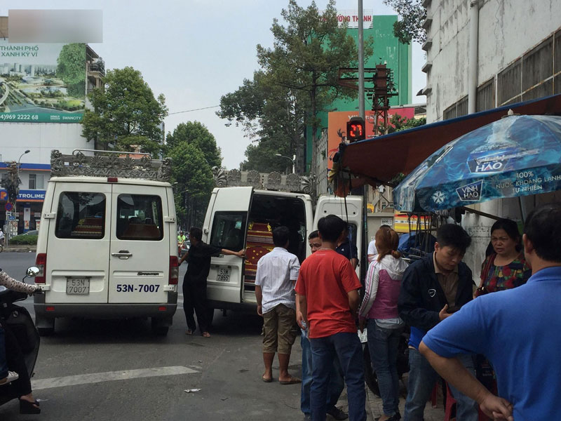 Xót xa cảnh 3 quan tài đặt cạnh nhau khi bà ngoại, con gái và cháu gái tử vong trong vụ cháy kinh hoàng