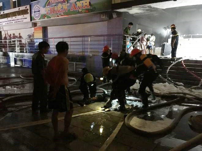 Nhiều người nhập viện trong tình trạng hoảng loạn sau vụ cháy khiến ít nhất 13 người thiệt mạng ở Sài Gòn