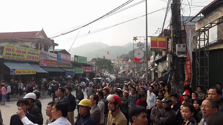 Cháy cửa hàng điện tử - điện lạnh, hàng trăm người dân hoảng loạn