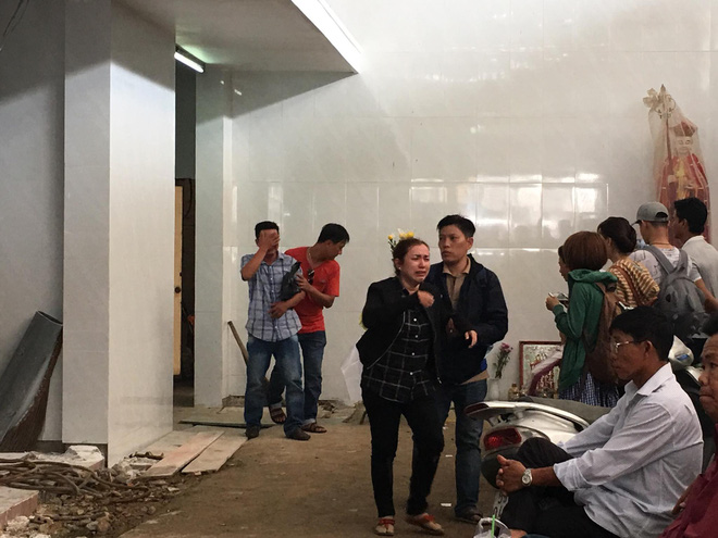 Quặn lòng chứng kiến cảnh người thân nhận thi thể nữ Bí thư phường Nguyễn Thái Bình về chùa an táng