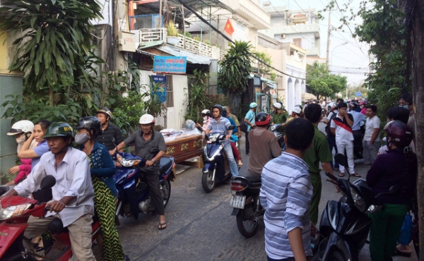 Em trai cuốn chiếu, chôn xác chị dưới gầm giường vì không có tiền mai táng