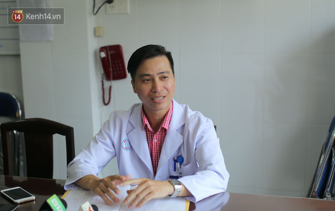 Gặp anh lính cứu hỏa bị bỏng tuột da tay: Thấy máy bơm trục trặc tôi định tiến đến sửa thì nó phát nổ