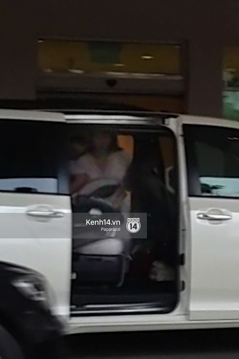 Hoa hậu Đặng Thu Thảo đã rời bệnh viện trở về nhà sau khi hạ sinh con đầu lòng