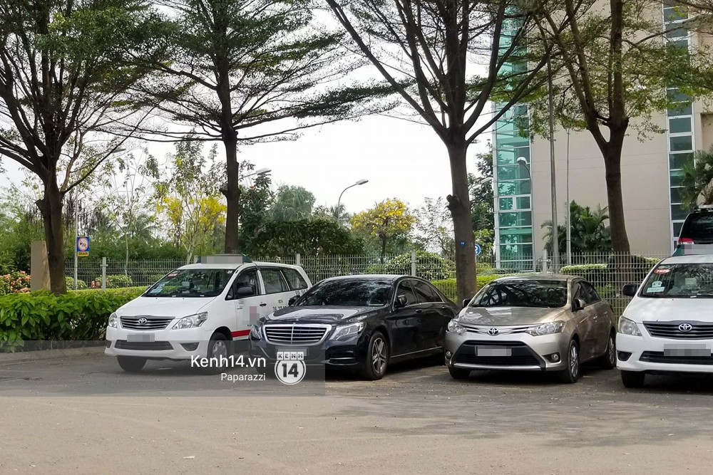 Hoa hậu Đặng Thu Thảo đã rời bệnh viện trở về nhà sau khi hạ sinh con đầu lòng