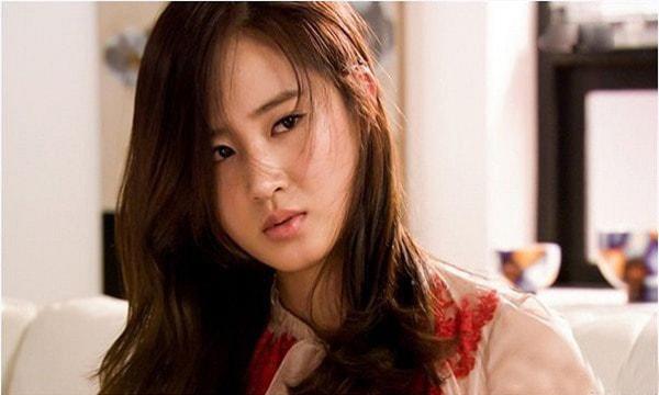 Bí mật động trời đằng sau việc cả gia đình chồng cấm con dâu mang bầu