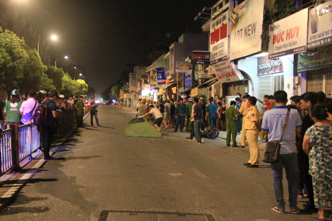 Chạy tốc độ cao, nam thanh niên tông vào nhà dân ngã ra đường tử vong ở Sài Gòn