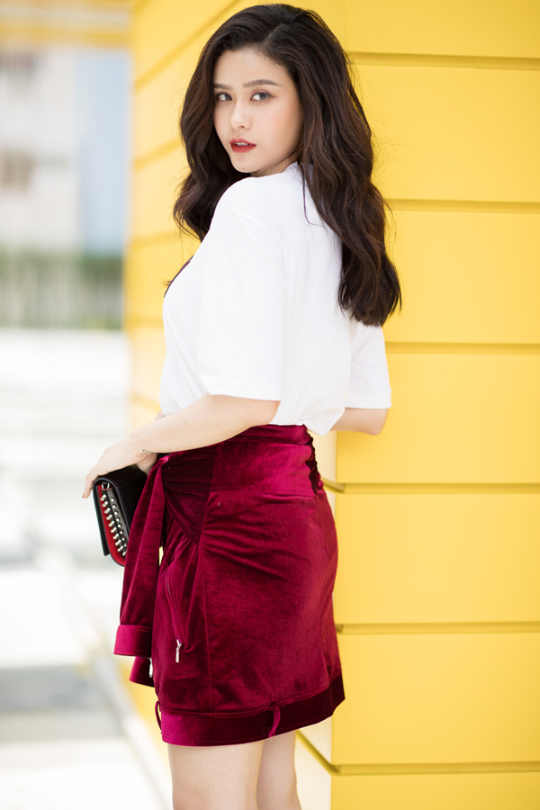 Phong cách thời trang trẻ trung của bà mẹ một con Trương Quỳnh Anh