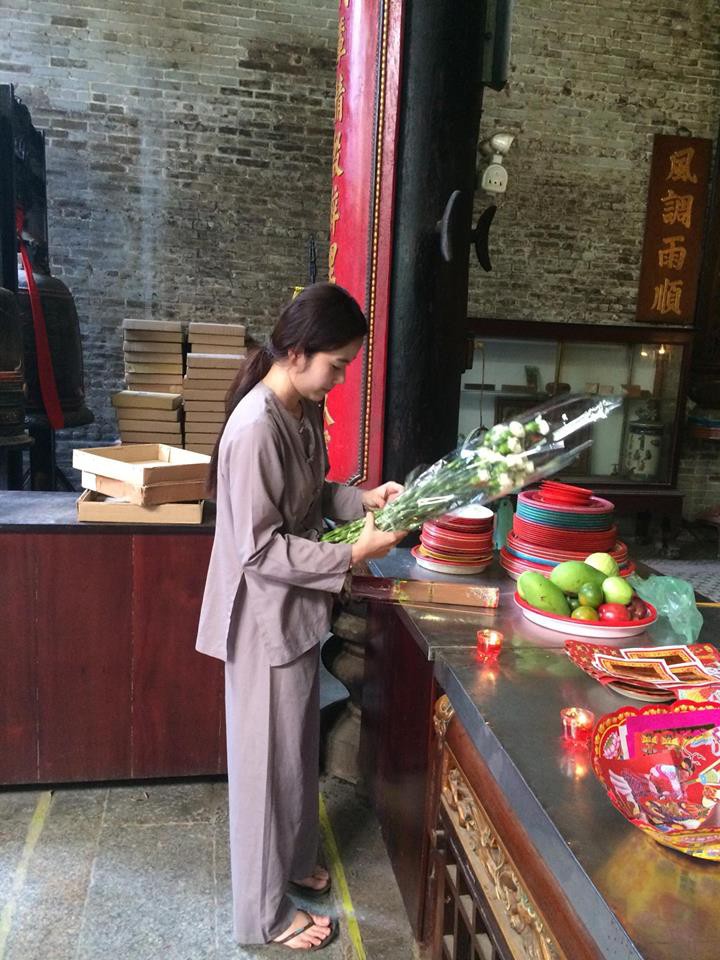 Hé lộ hình ảnh hiếm hoi của Nam Em tại bệnh viện sau tin đồn tự tử vì không chịu nổi áp lực dư luận