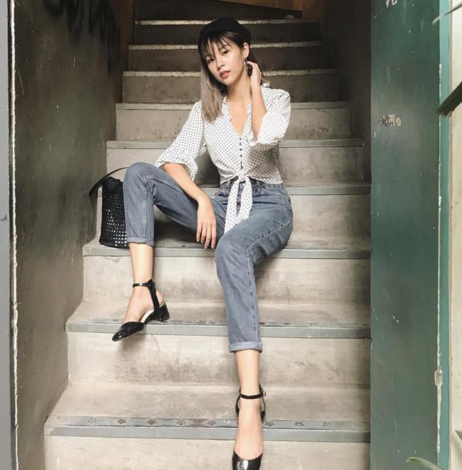 Sơ mi trễ vai, sơ mi giấu quần cũng không thể đọ được độ sexy với mốt sơ mi này