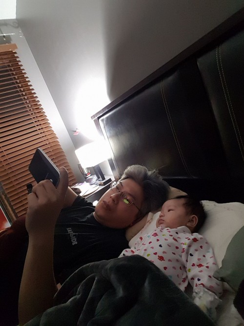 Ai bảo con gái sinh ra đã là người tình kiếp trước của bố, giờ mẹ làm gì cũng ‘ra rìa’