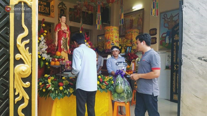 Nước mắt của gia đình có 3 người tử vong trong đám cháy chung cư Carina: Con tôi chết mà tay vẫn ôm đứa nhỏ vào lòng...