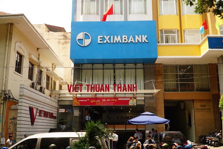 Vụ mất 245 tỷ đồng tiết kiệm: Bắt 2 nữ cán bộ Eximbank chi nhánh TP.HCM