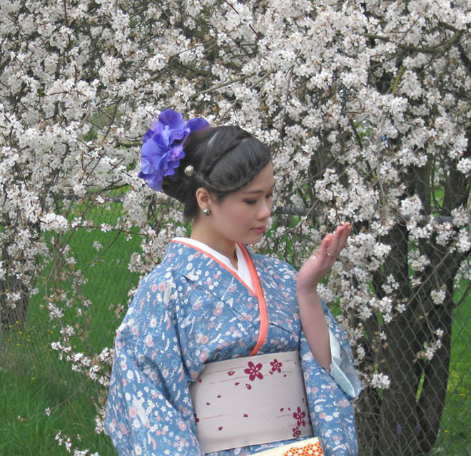 Để vạt phải đè lên vạt trái, Mỹ Tâm bị cho là mặc kimono theo kiểu của người đã khuất trong MV mới Để vạt phải đè lên vạt trái, Mỹ Tâm bị cho là mặc kimono theo kiểu của người đã khuất trong MV mới