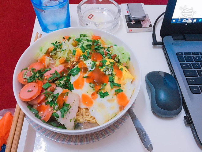 Chàng trai bị trêu là con gái vì phòng trọ quá sạch đẹp Chàng trai bị trêu là con gái vì phòng trọ quá sạch đẹp