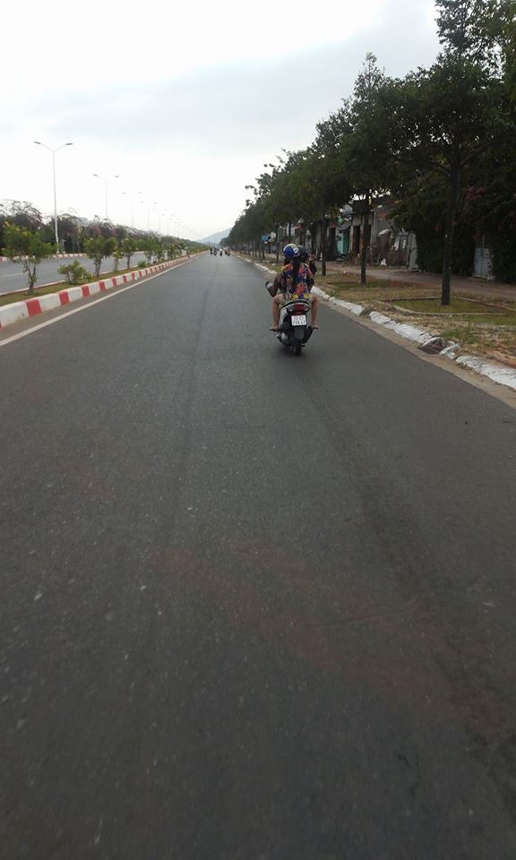 Đầu tuần, dân mạng Việt đã dậy sóng vì hai nhân vật chính trong bức ảnh này Đầu tuần, dân mạng Việt đã dậy sóng vì hai nhân vật chính trong bức ảnh này