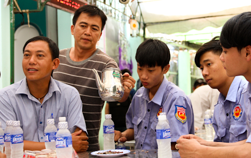 Cứu hàng chục người, hai bảo vệ chung cư Carina được khen thưởng