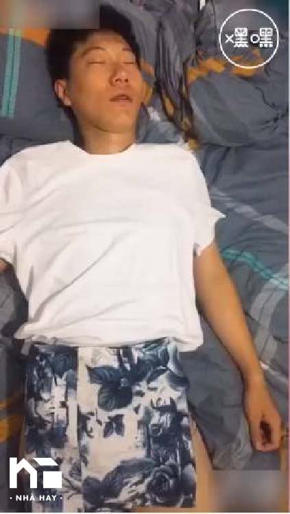 Khi vợ bạn bán hàng online và tiết kiệm tiền thuê mẫu: Còn gì tuyệt vời bằng chồng mặc đồ mình bán