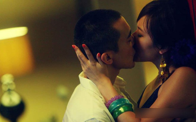 Vợ tố chồng phản bội mình khi đang ở cữ, chị em nổi giận xắn tay diệt bồ rồi phát hiện sự thật éo le