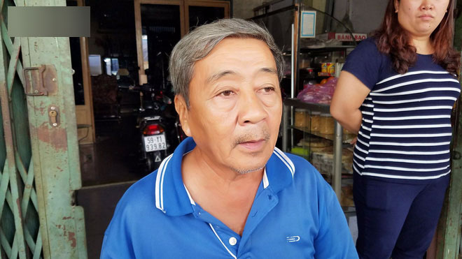 Cha đã trùm chăn nhúng nước bảo vệ nhưng sau khi được cứu thoát, cậu bé vẫn qua đời do quá yếu