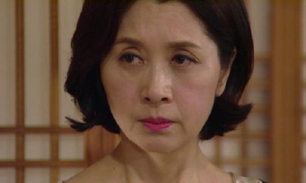 Cãi lời cha mẹ để lấy chồng nghèo, giờ đây sướng khổ cũng chẳng dám hé răng