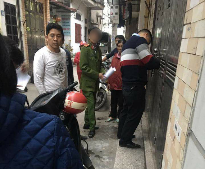 Hà Nội: Nữ giáo viên bị chồng cũ tạt axit ngay trước mặt bố đẻ và con gái 8 tuổi