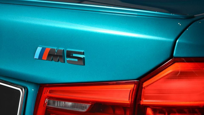 Siêu sedan cỡ trung BMW M5 giá bán từ 2,3 tỷ đồng Siêu sedan cỡ trung BMW M5 giá bán từ 2,3 tỷ đồng