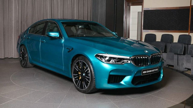 Siêu sedan cỡ trung BMW M5 giá bán từ 2,3 tỷ đồng Siêu sedan cỡ trung BMW M5 giá bán từ 2,3 tỷ đồng