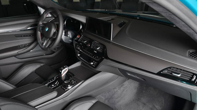 Siêu sedan cỡ trung BMW M5 giá bán từ 2,3 tỷ đồng Siêu sedan cỡ trung BMW M5 giá bán từ 2,3 tỷ đồng