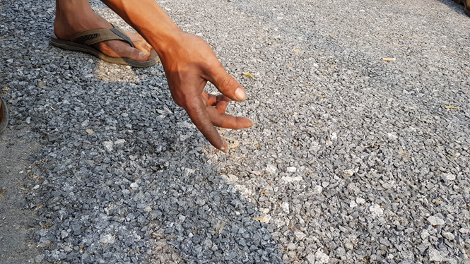 Dân tố đường 5 tỉ đồng thi công ẩu