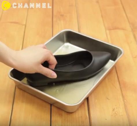 Mách mẹo gỡ kẹo cao su dính trên quần áo, giày dép cực nhanh bằng vài bước đơn giản