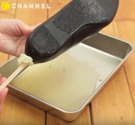 Mách mẹo gỡ kẹo cao su dính trên quần áo, giày dép cực nhanh bằng vài bước đơn giản