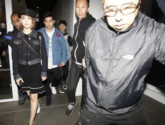 Châu Kiệt Luân huy động 10 vệ sĩ bảo vệ vợ 9X khi đi ăn tối