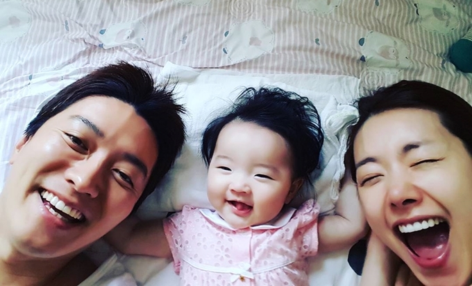 Hôn nhân ngập tiếng cười của mỹ nhân Gia đình đá quý