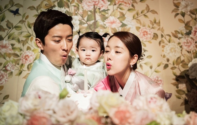 Hôn nhân ngập tiếng cười của mỹ nhân Gia đình đá quý