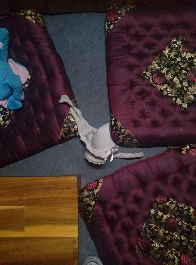 Khách vào quán cà phê sách chim chuột, để quên cả áo ngực, chủ quán ấm ức tố cáo trên mạng xã hội