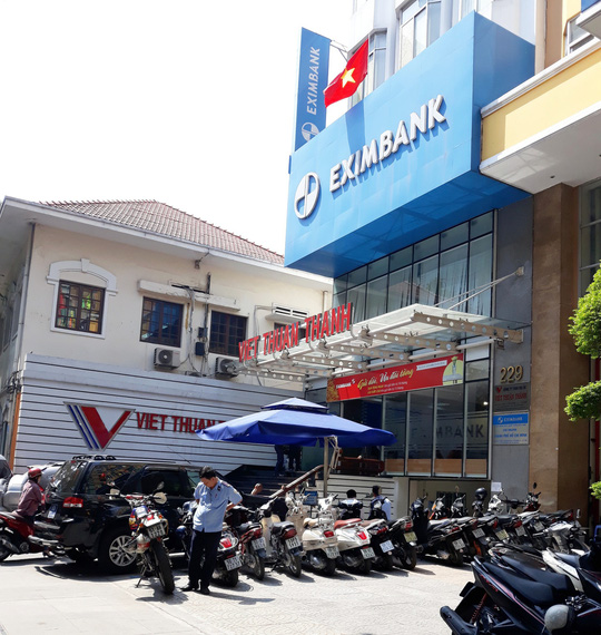 Khởi tố bị can 2 nữ nhân viên Eximbank chi nhánh TPHCM