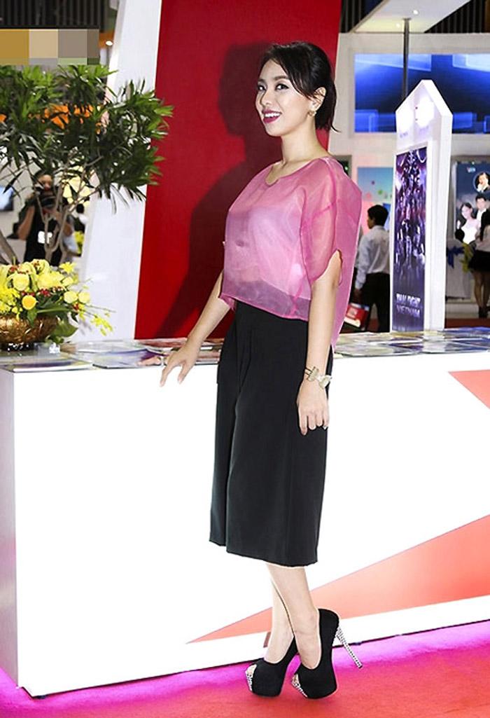 Cao như Hồ Ngọc Hà, hoa hậu Thùy Dung cũng không tránh khỏi xấu vì quần culottes