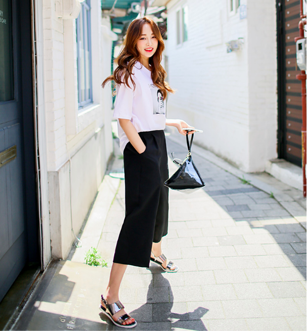 Đây chính là lý do vì sao quần vải đang dần chiếm chỗ của quần jeans trong tủ đồ của các nàng Đây chính là lý do vì sao quần vải đang dần chiếm chỗ của quần jeans trong tủ đồ của các nàng