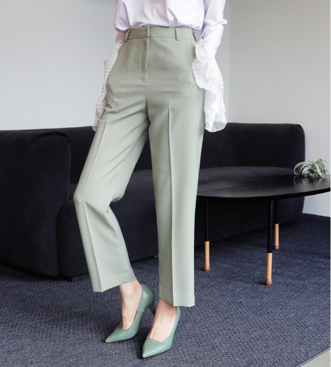 Đây chính là lý do vì sao quần vải đang dần chiếm chỗ của quần jeans trong tủ đồ của các nàng Đây chính là lý do vì sao quần vải đang dần chiếm chỗ của quần jeans trong tủ đồ của các nàng
