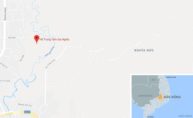 Thi thể đôi nam nữ ôm chặt nhau dưới đáy hồ