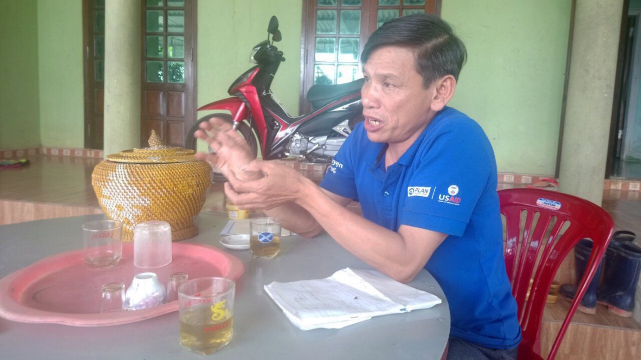 Bò giống lạc vào nhà cán bộ xã ở Quảng Trị: Gầy yếu nên giết thịt