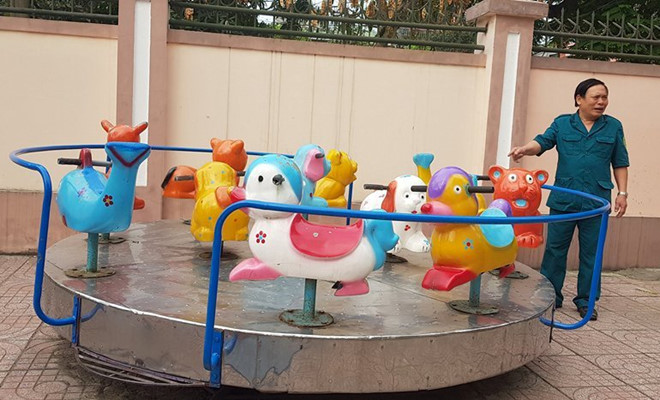 Nữ giáo viên thực tập bị đánh nhập viện: Trẻ tím chân do chơi đu quay