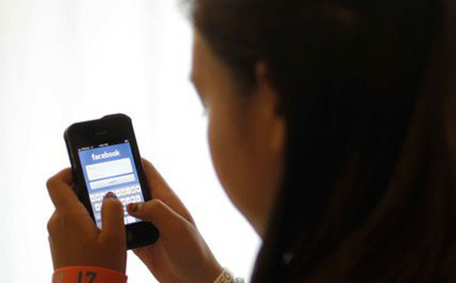 Nữ hiệu trưởng bị kỷ luật vì nhắn tin cho chồng người khác