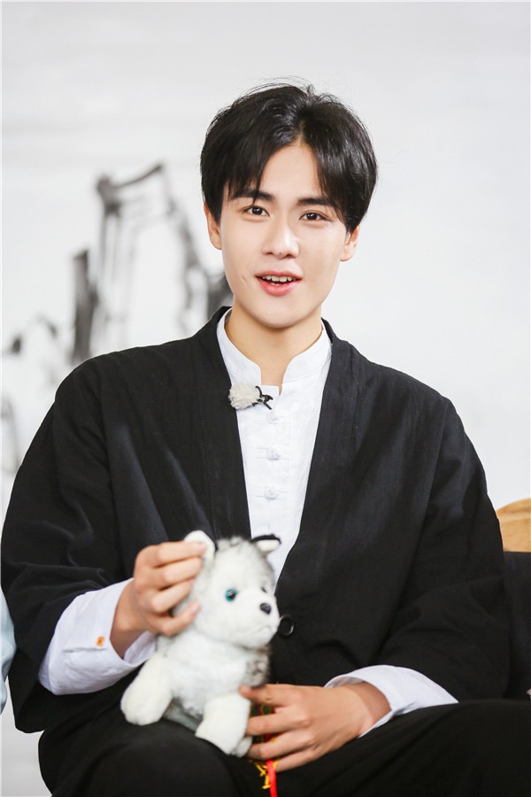 An Dĩ Hiên rạng rỡ xuất hiện sau tin đồn cấp cứu do mang thai ngoài tử cung