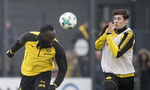 Tiền đạo đang vào phom của Dortmund lo mất vị trí vì Usain Bolt